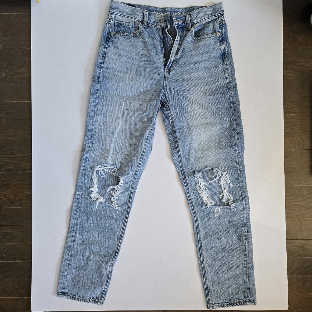 AE mom jean light acid wash distressed ripped knees sz 2